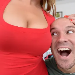 Elexis Monroe In 'Brazzers' Eine harte Pille zu schlucken (Ein 1)