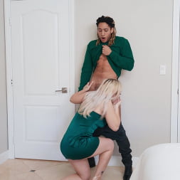 Cherie Deville В 'Brazzers' Милфа колотится от рождественской радости (Миниатюру 2)