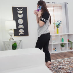 Ryan Reid in 'Brazzers' Her Stretchy Roommate (Thumbnail 2)