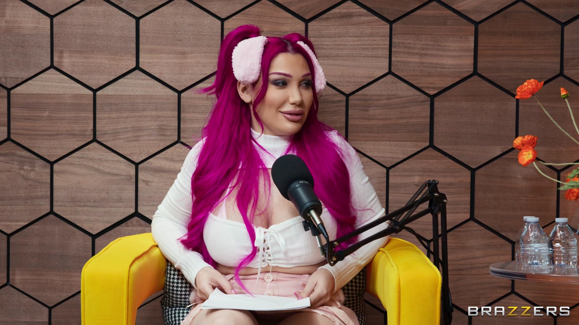 Brazzers 'ब्रेज़र्स पॉडकास्ट: एपिसोड 13' अभिनीत Lily Lou (फोटो 3)