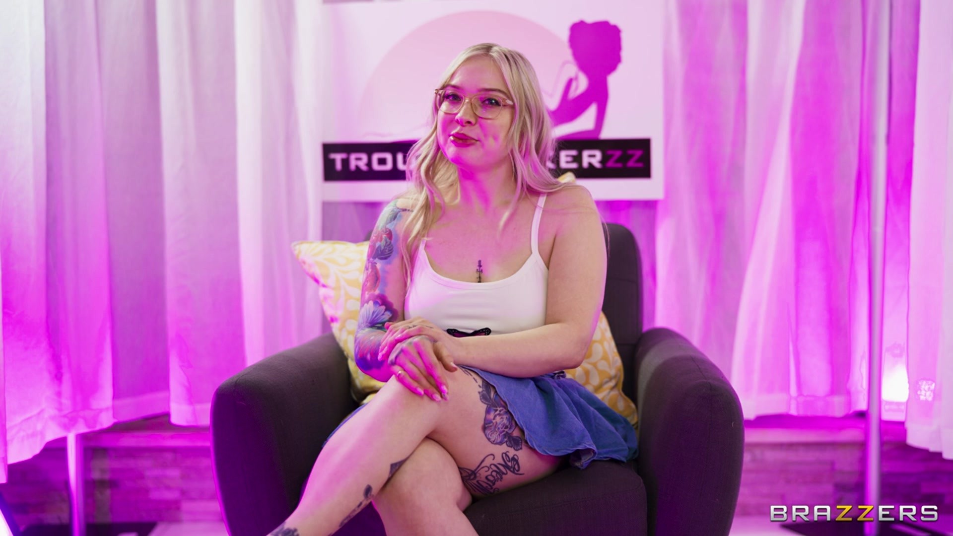 Brazzers '麻煩製造者：第1部分' 主演 Baby Gemini (照片 2)