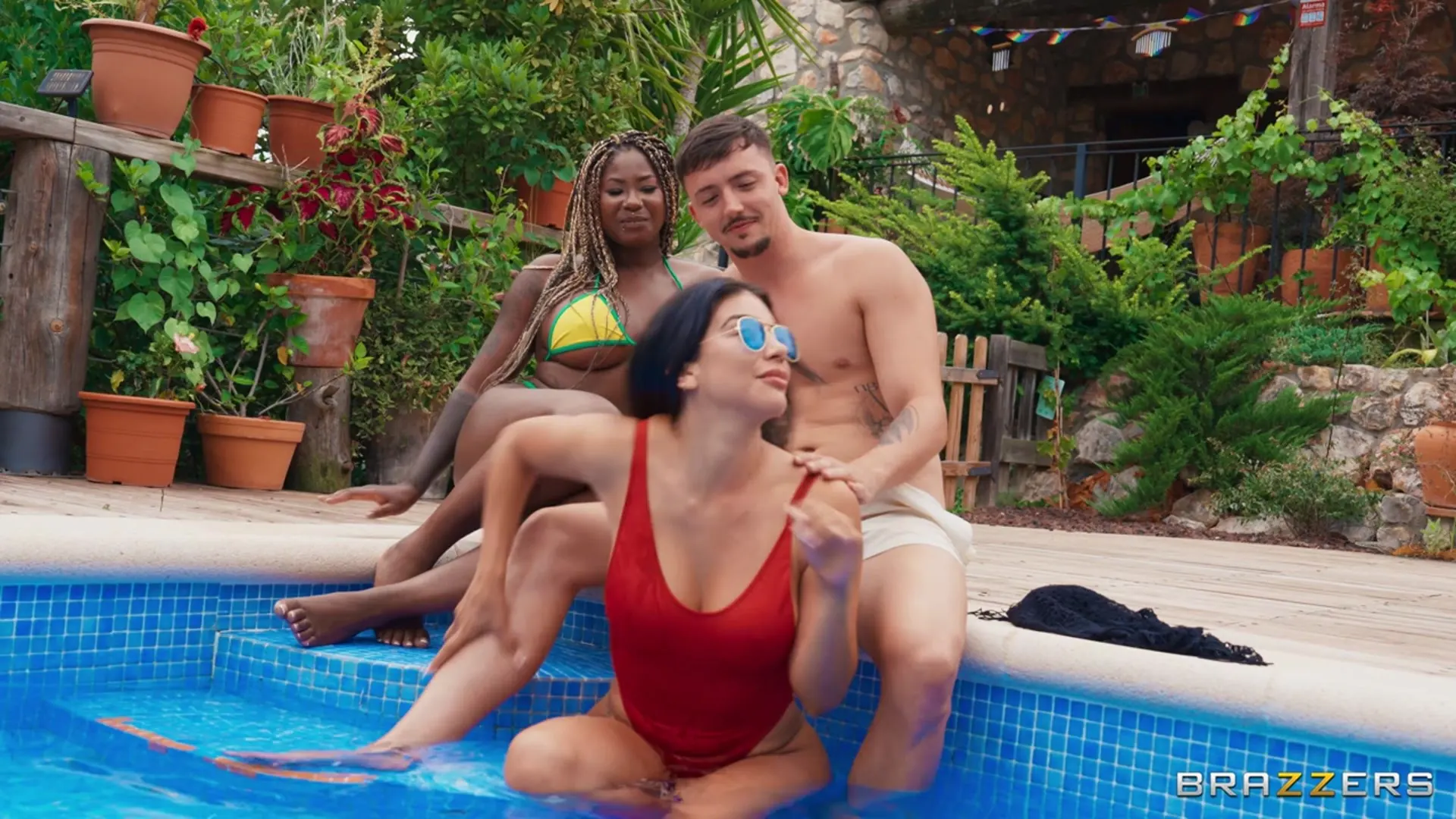 Brazzers 'Fucking Around On Vacation' starring Yeri Blue (Photo 2)