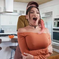 Reyna Belle in 'Brazzers' Delivering The Good, The Bad and The Ugly (Thumbnail 2)