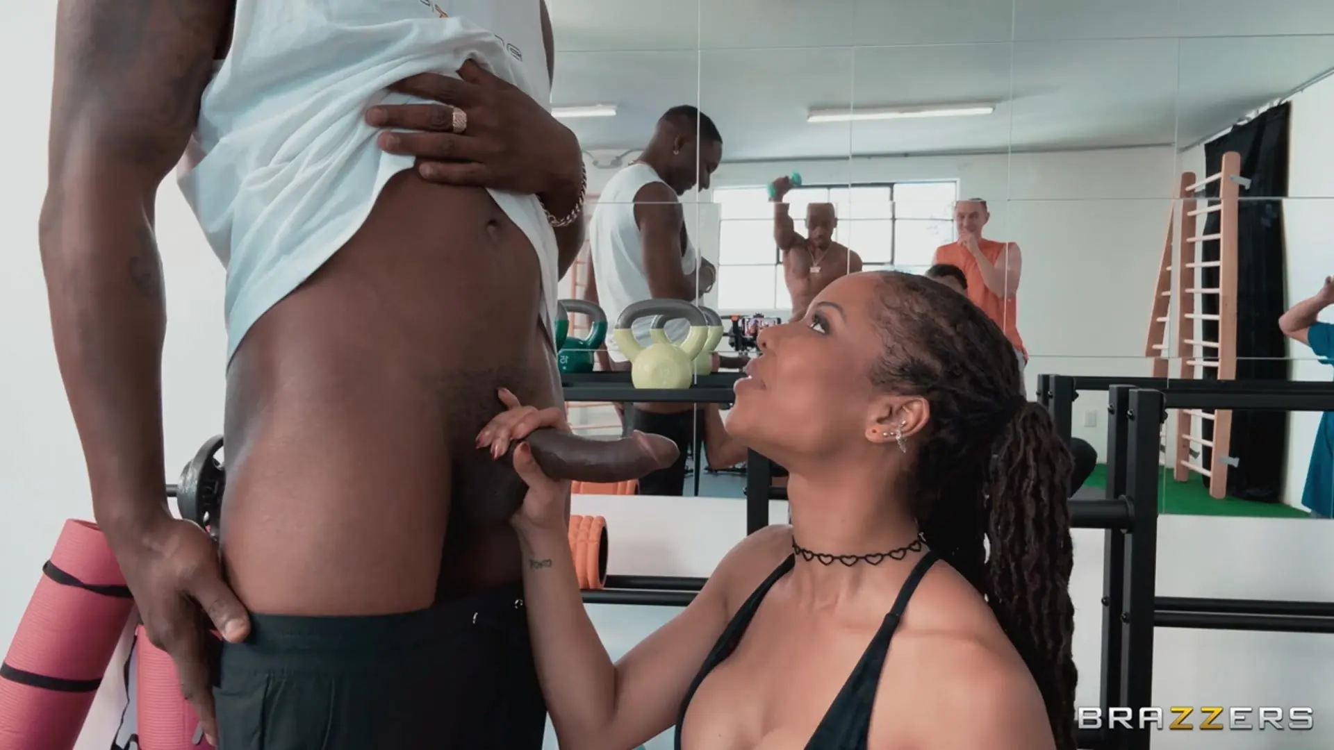 Brazzers 'Fitness Influencer Takes On Gym Bros' starring Kira Noir (Photo 2)
