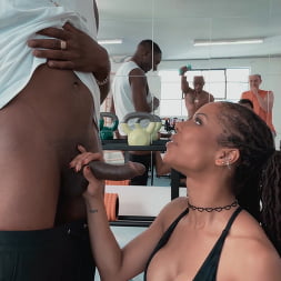 Kira Noir in 'Brazzers' Fitness Influencer Takes On Gym Bros (Thumbnail 2)