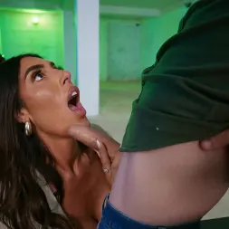 Ava Koxxx en 'Brazzers' Aparcamiento de pollas (Miniatura 12)