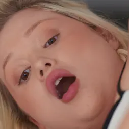 Jessie Ames en 'Brazzers' Sexo anal para fastidiar a mis padres (Miniatura 16)