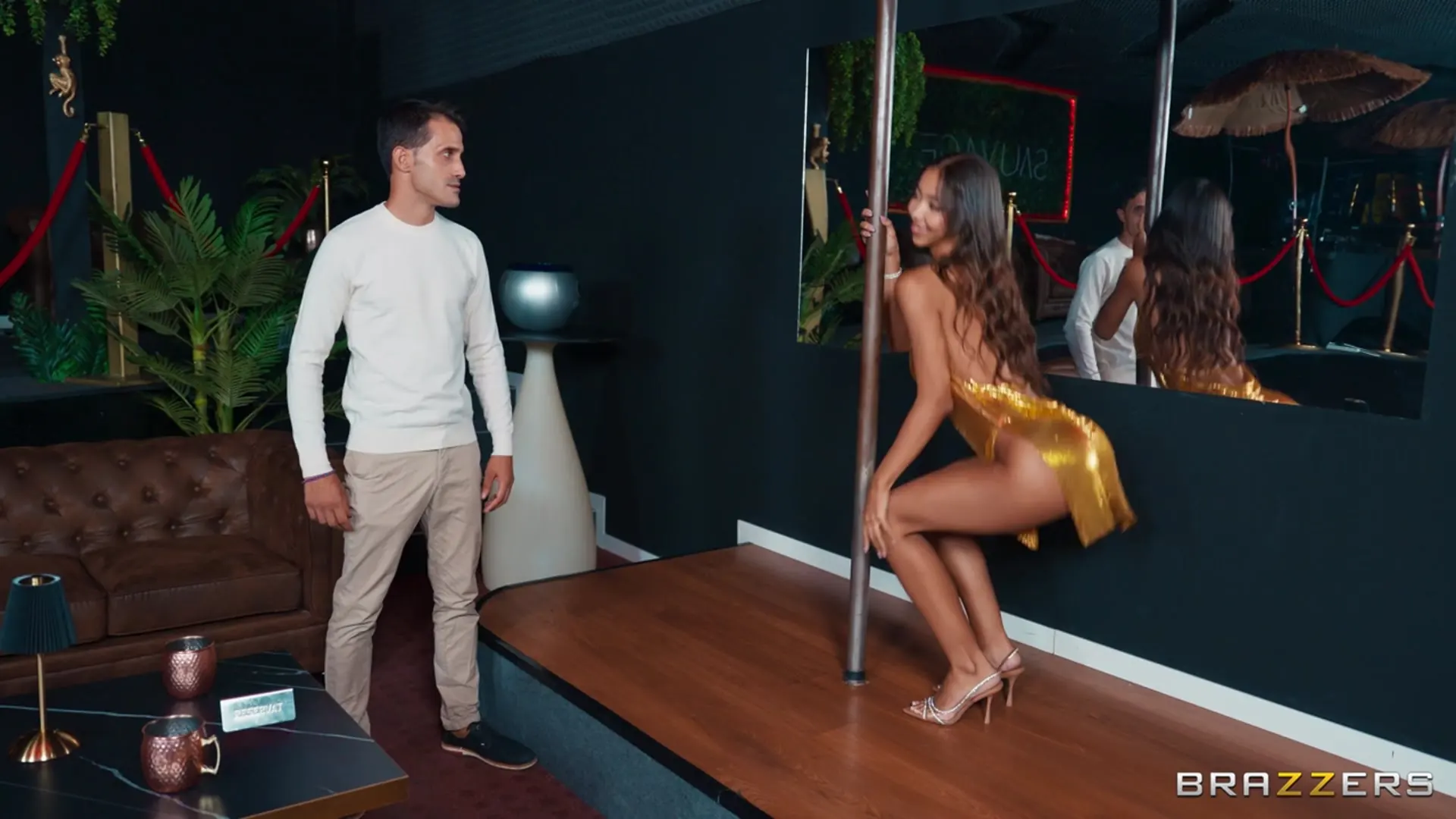 Brazzers 'Springen und Klopfen' Darsteller Lia Lin (Foto 16)