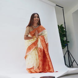 Yasmina Khan В 'Brazzers' Довольная команда жаждет члена (Миниатюру 1)