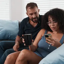 Baby Gemini en 'Brazzers' Pero tu esposa es mi amiga (Miniatura 1)