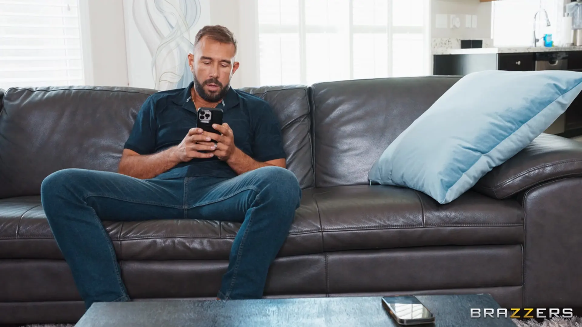 Brazzers 'Pero tu esposa es mi amiga' protagonizando Baby Gemini (foto 4)