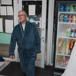 Kimmy Kimm 在 'Brazzers' 雜貨店美女行為不端 (縮略圖 8)