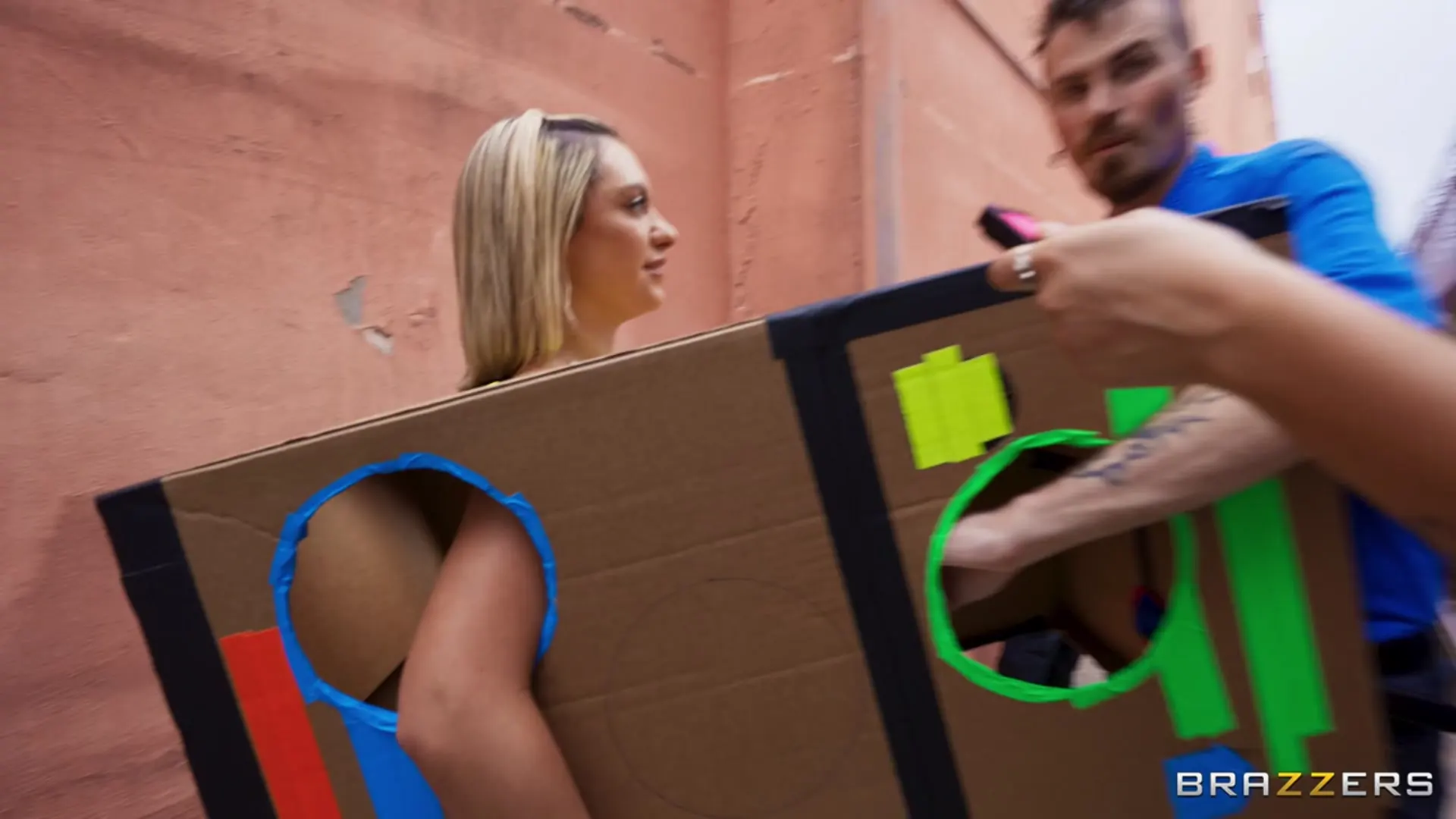 Brazzers 'Street Heat Slut In A Box' starring Gypsy Rose (Photo 20)