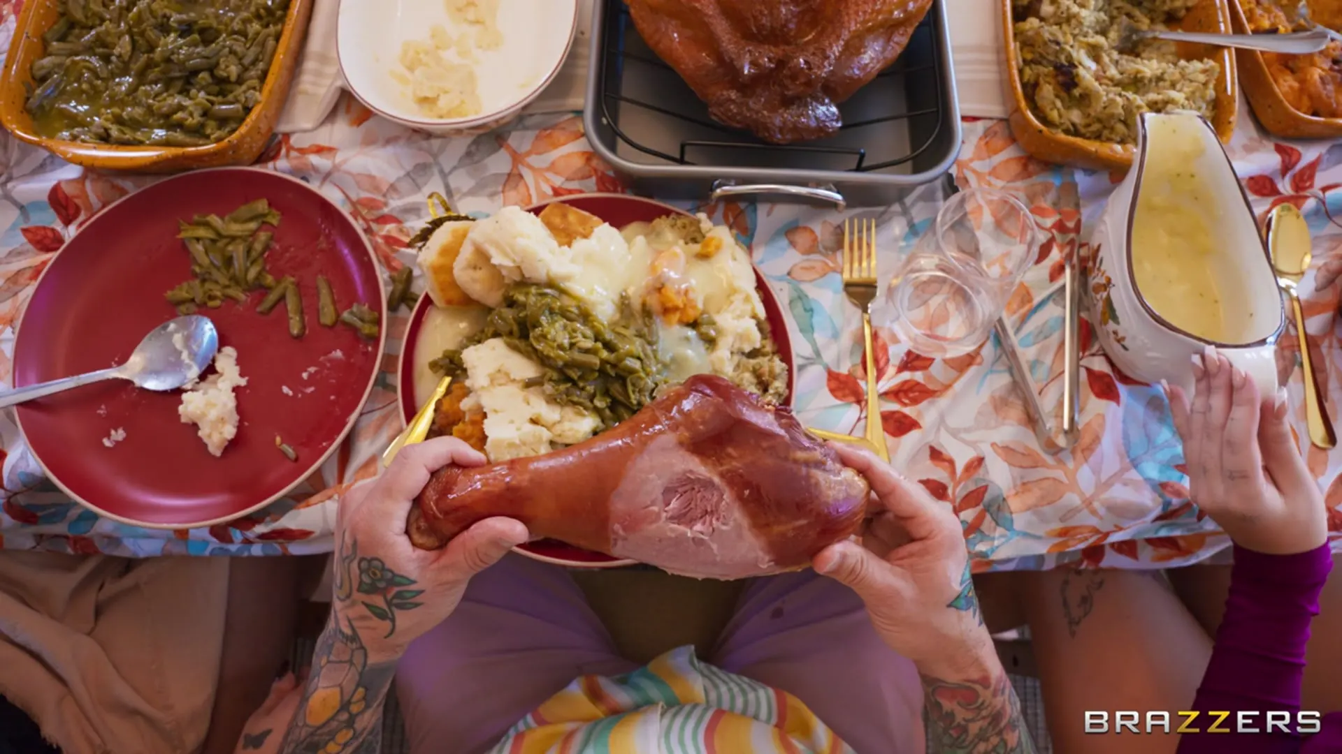 Brazzers '去他媽的眼前的一切！Brazzers 感恩節故事' 主演 Baby Gemini (照片 20)