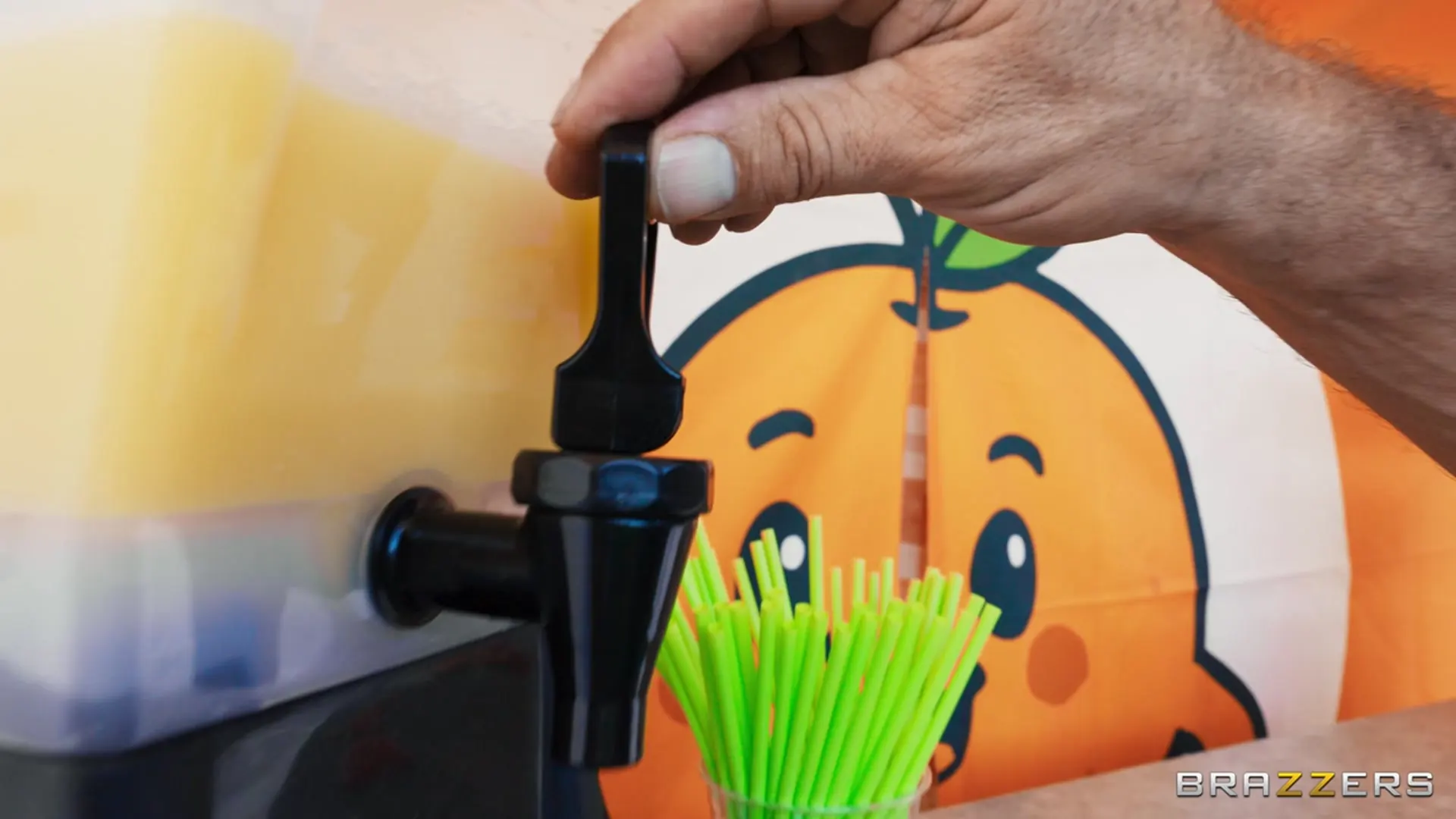 Brazzers 'Der große O-Orange-Stand' Darsteller Nikki Nicole (Foto 1)