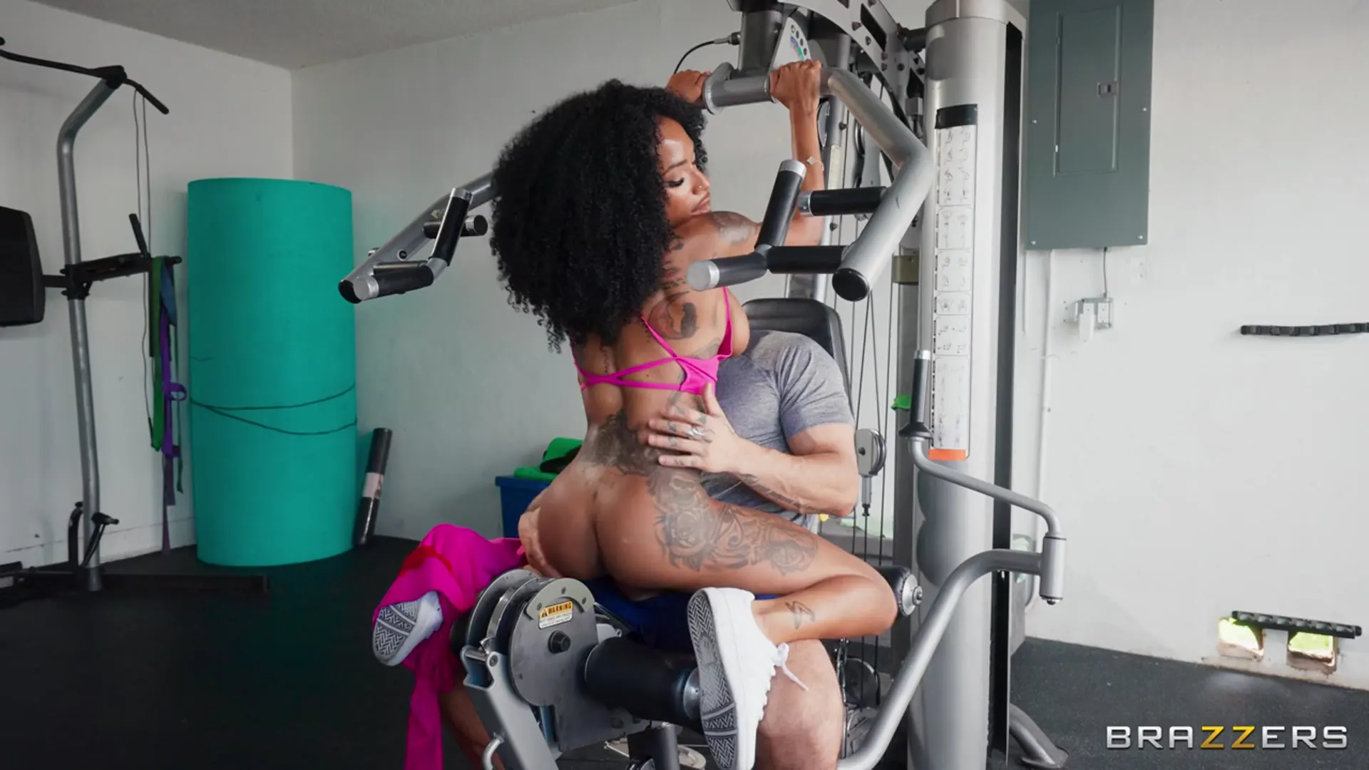 Brazzers '射精，滑進這個熟女體內' 主演 Sarai Minx (照片 28)