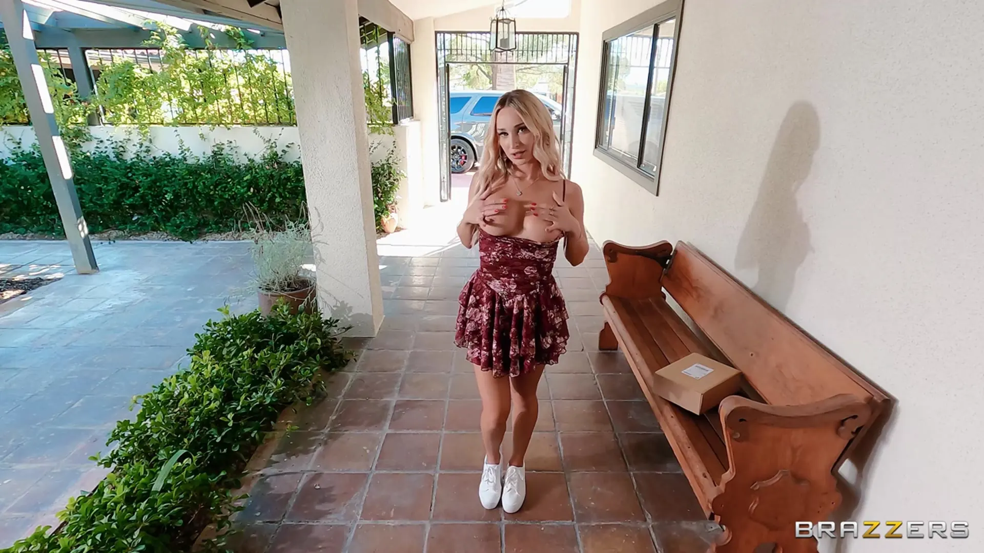 Brazzers 'El pirata del porche' protagonizando Meagan Moore (foto 4)