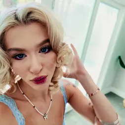 Emma Rosie 在 'Brazzers' 艾瑪想見大師 (縮略圖 1)