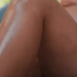 Mz Dani 在 曲線美女打鬥被打成 pussync(貓咪) (照片 1) Mz Dani 在 'Brazzers' 曲線美女打鬥被打成 pussync(貓咪) (縮略圖 1)