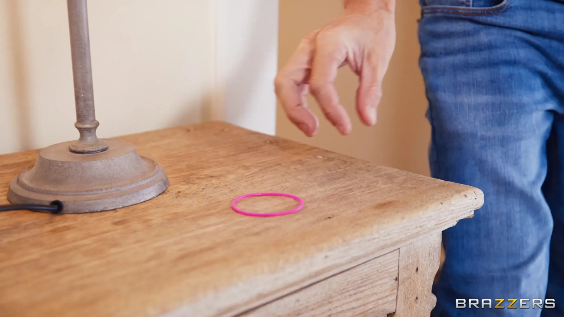 Brazzers 'Anillo para el pene de mi mejor amiga' protagonizando Amelia Grace (foto 8)