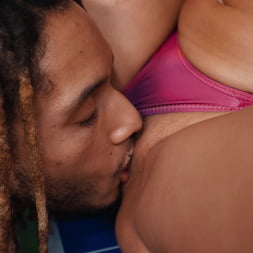 Elana Bunnz en 'Brazzers' Anotando mucho en la fiesta del jardín (Miniatura 24)