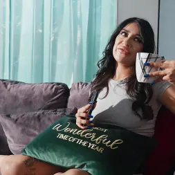 Lily Labeau में 'Brazzers' क्रिसमस के तीन चुदाएं: भाग 1 (थंबनेल 1)