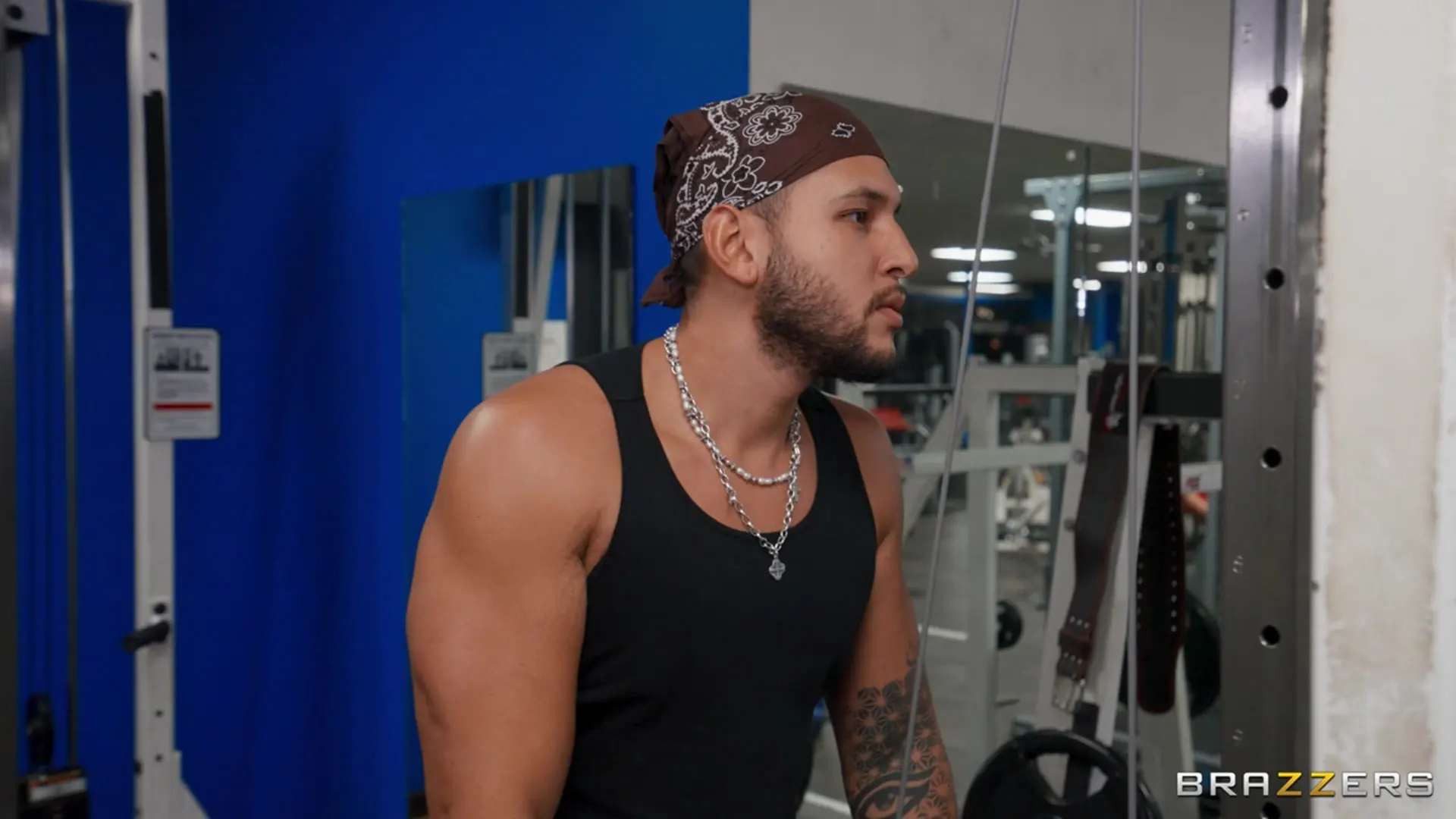 Brazzers 'Fitnessstudio-Schlampen machen eine öffentliche Show' Darsteller Kali Roses (Foto 4)