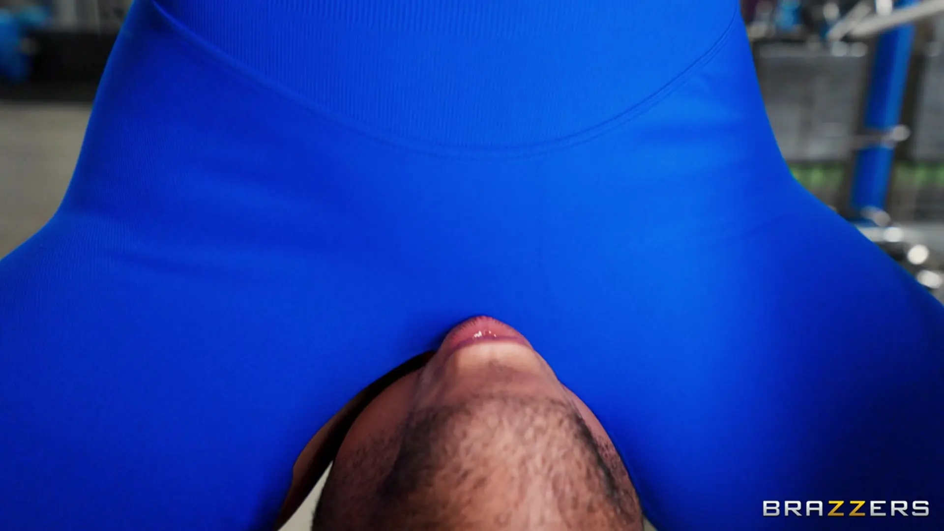 Brazzers 'Fitnessstudio-Schlampen machen eine öffentliche Show' Darsteller Kali Roses (Foto 16)