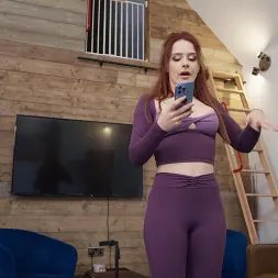 Norah Juliette en 'Brazzers' Yoga caliente, ducha fría (Miniatura 4)