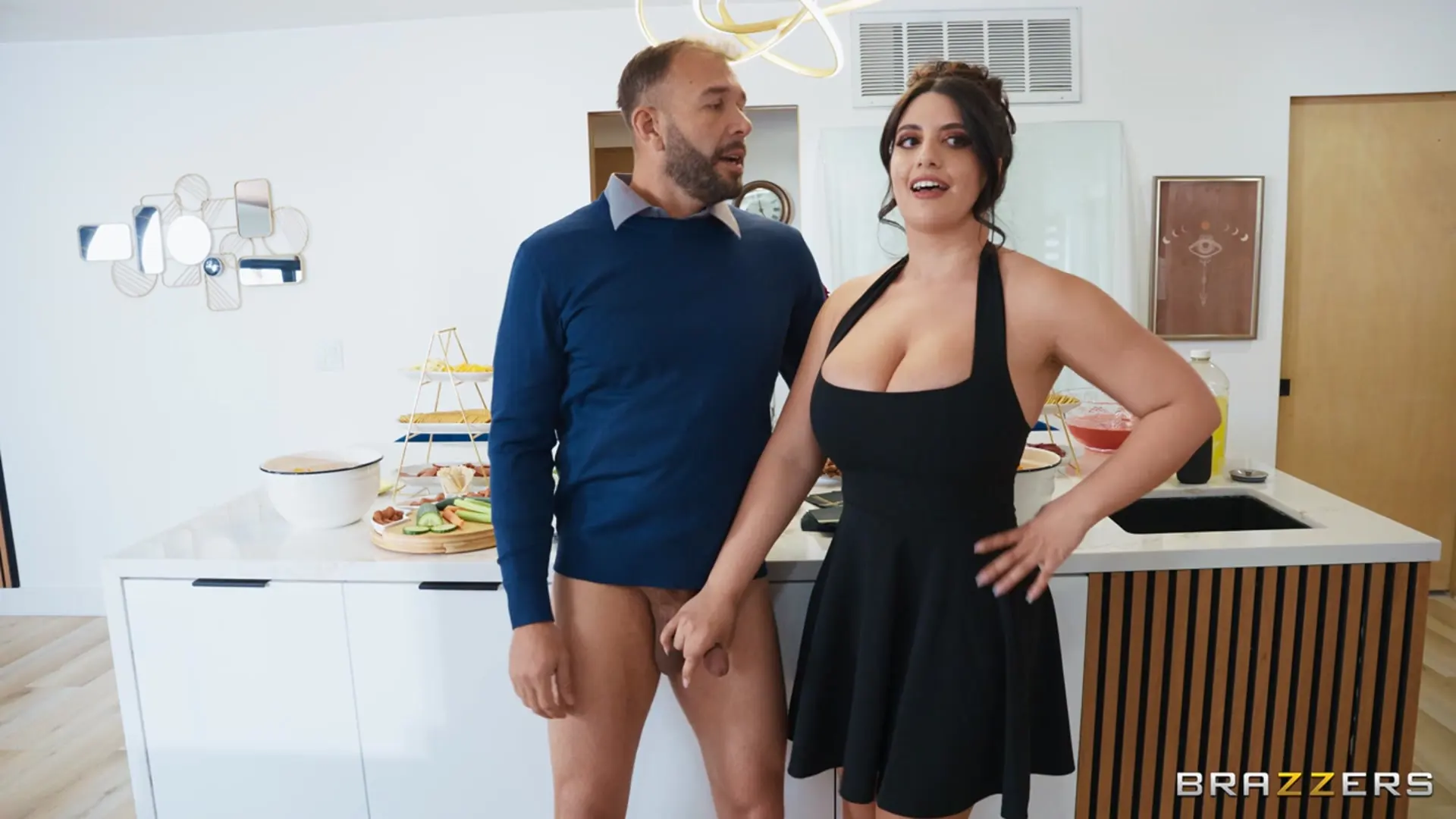Sarah Arabic en 'Ganando la camisa' from 'Brazzers' (foto 4) Brazzers 'Ganando la camisa' protagonizando Sarah Arabic (foto 4)