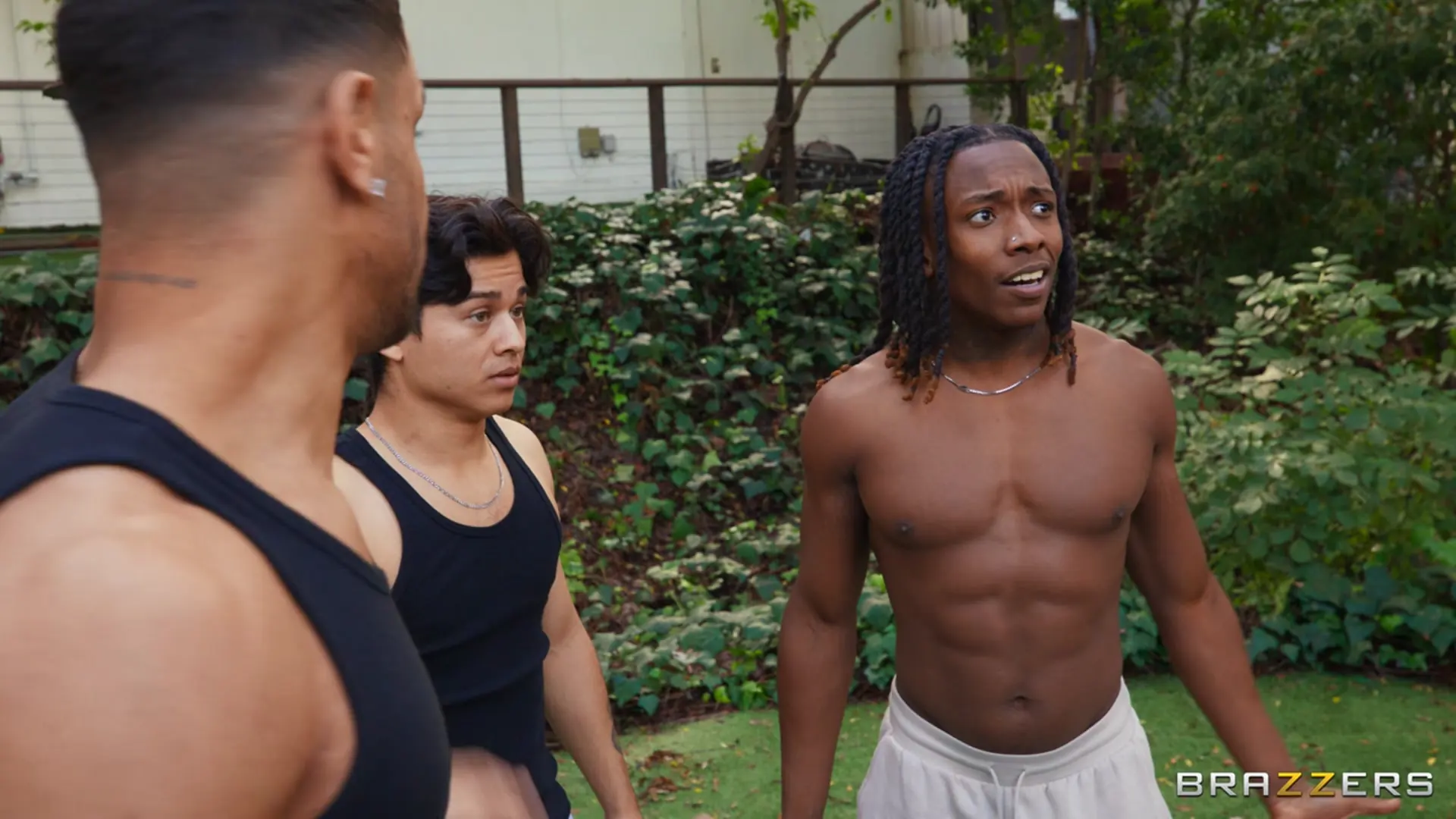 Brazzers 'Er betritt ihren Hof' Darsteller Cherie Deville (Foto 4)