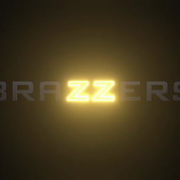 Amber Bloom 在 'Brazzers' 緊張的按摩師 (縮略圖 1)