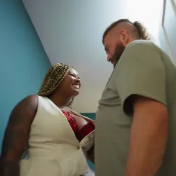 Xeinna Rose В 'Brazzers' Оскорбление риэлтора (Миниатюру 8)