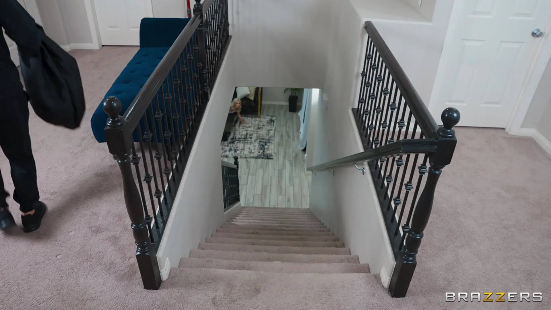 Emma Rosie In 'Schlampe vs. Räuber' from 'Brazzers' (Foto 4) Brazzers 'Schlampe vs. Räuber' Darsteller Emma Rosie (Foto 4)