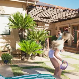 Britt Blair In 'Brazzers' Urlaubs-Fickmodus aktiviert: Teil 2 (Ein 12)