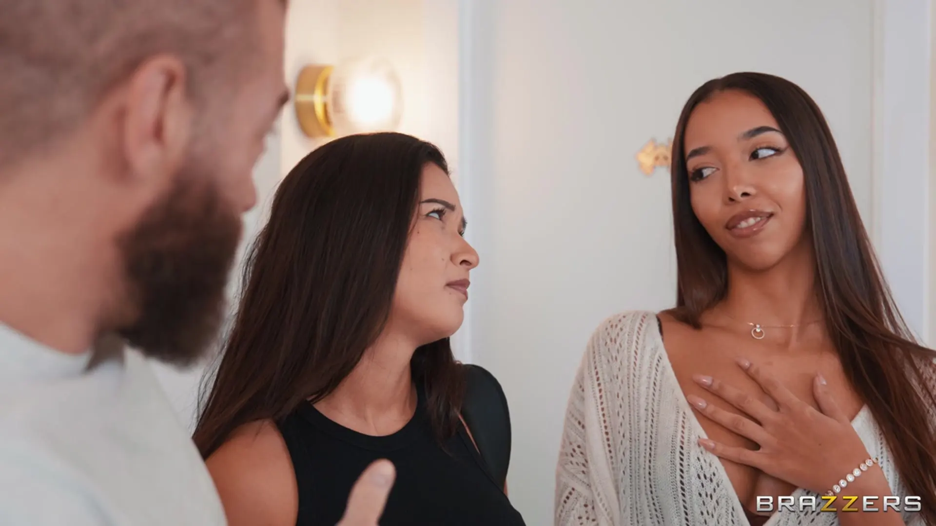 Lia Lin In 'Strip-Poker den Flur runter!' from 'Brazzers' (Foto 4) Brazzers 'Strip-Poker den Flur runter!' Darsteller Lia Lin (Foto 4)