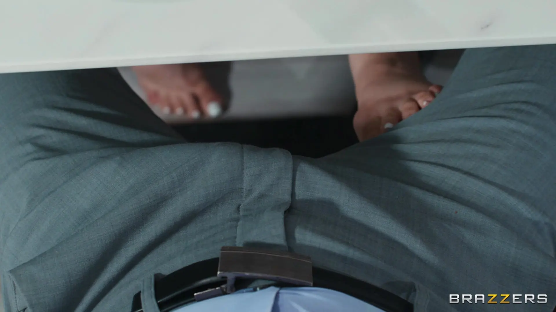 Brazzers 'Кукинг на свидании' Ролях Ruby (Фото 8)