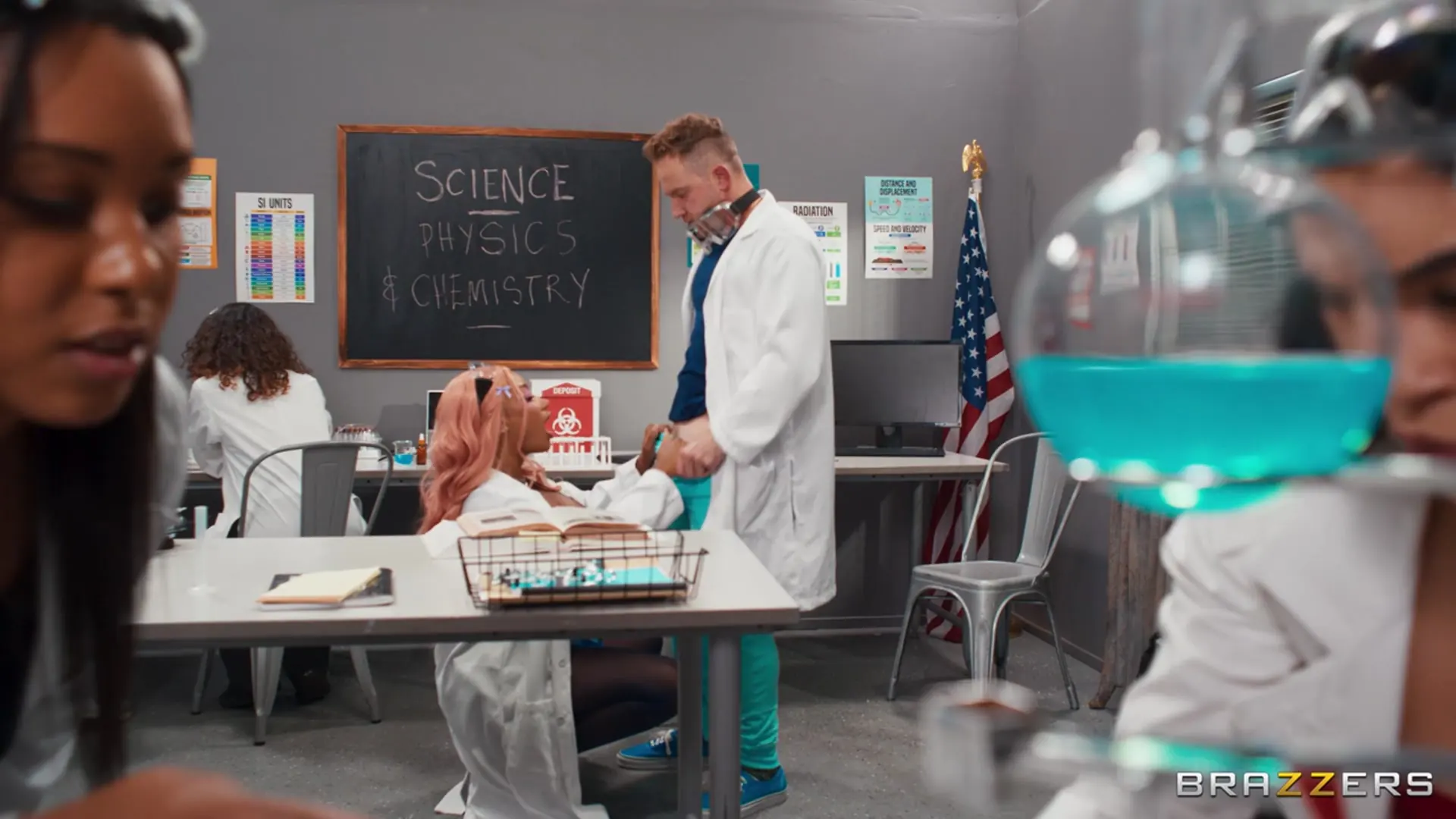 Brazzers 'Странный извращенец — леди-лубрикант' Ролях Tiamaria (Фото 8)