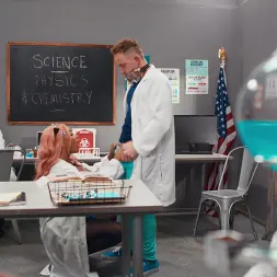 Tiamaria В 'Brazzers' Странный извращенец — леди-лубрикант (Миниатюру 8)