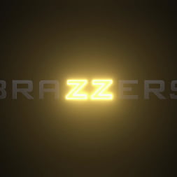 Luna Star В Соблазнение в центре сцены (Фото 1) Luna Star В 'Brazzers' Соблазнение в центре сцены (Миниатюру 1)