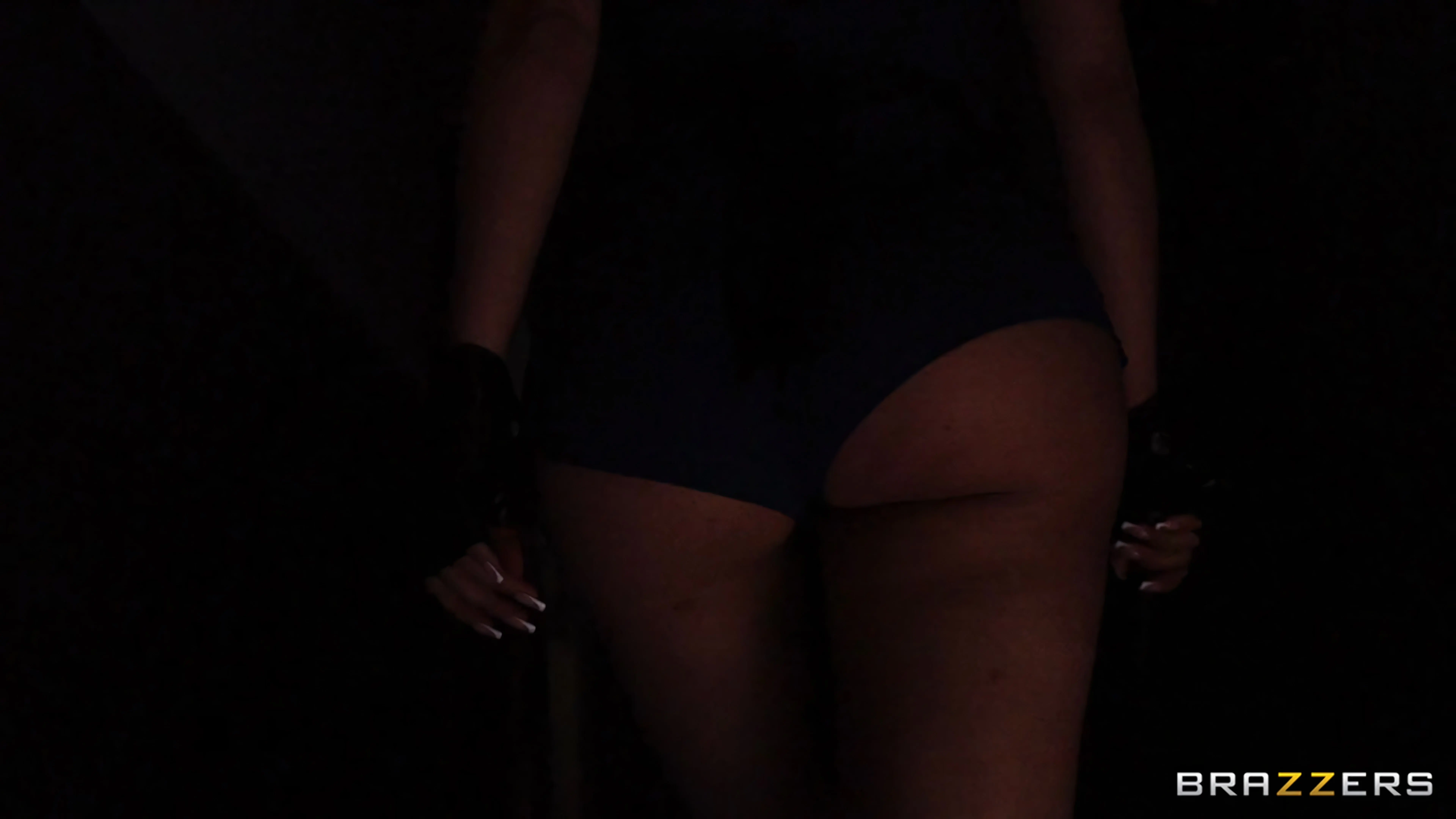 Brazzers 'Cumpliendo condena dura' protagonizando Gatita Veve (foto 4)