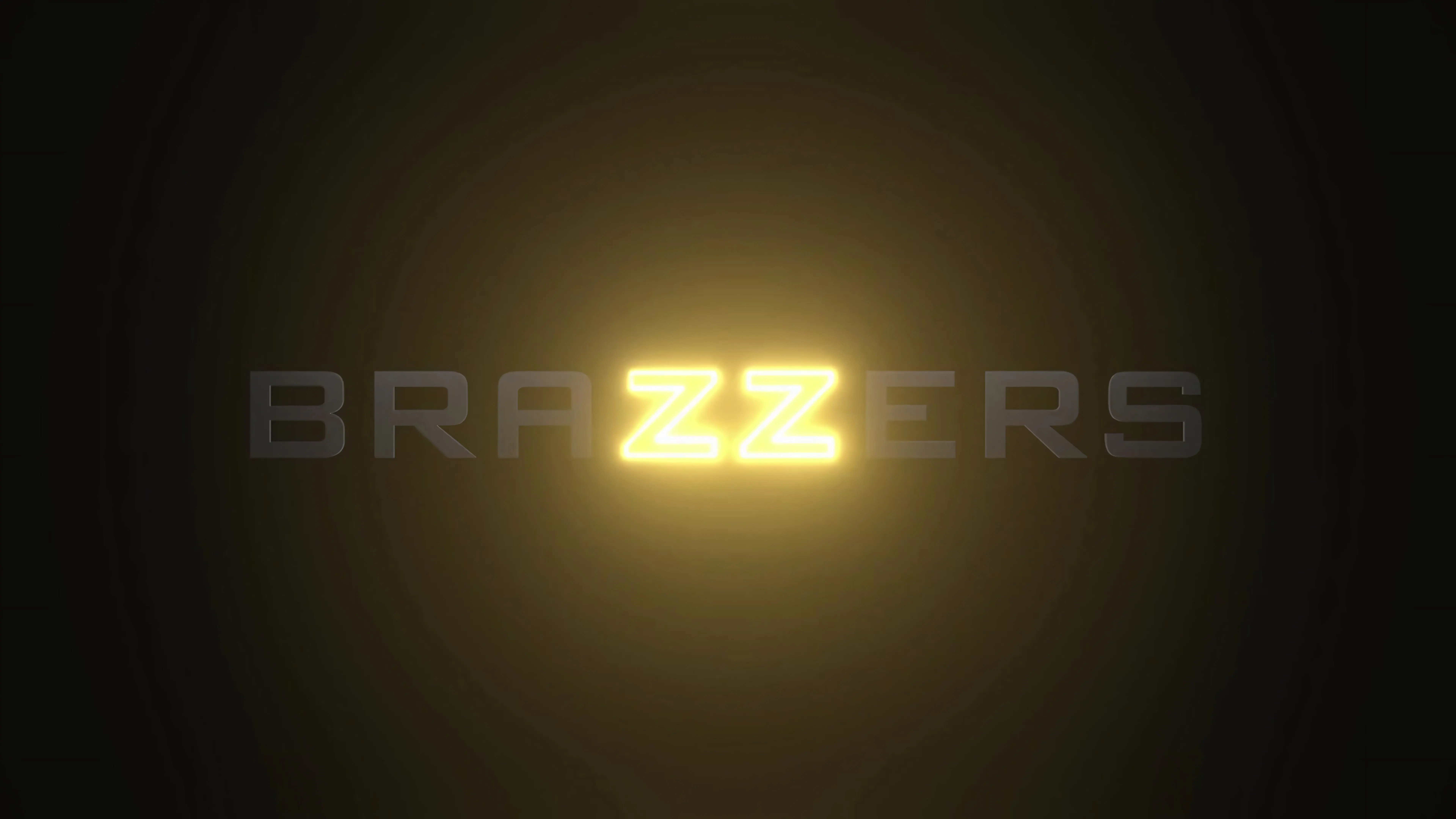Brazzers 'Las lesbianas suben de nivel su entrenamiento' protagonizando Kira Noir (foto 1)