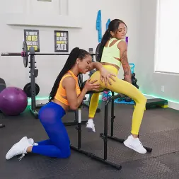 Kira Noir en 'Brazzers' Las lesbianas suben de nivel su entrenamiento (Miniatura 20)