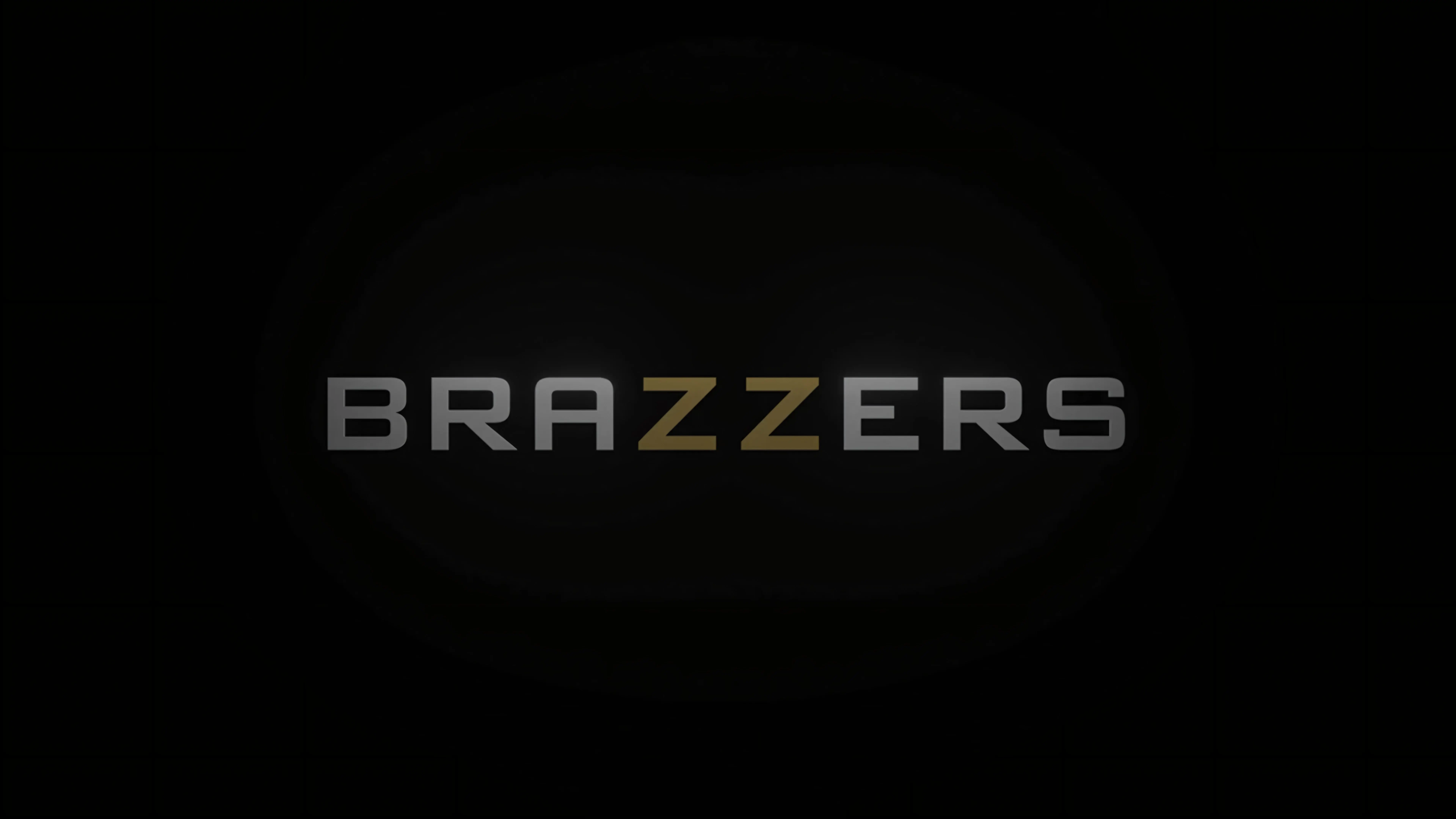Brazzers 'Kali fährt mit der U-Bahn!' Darsteller Kali Roses (Foto 1)