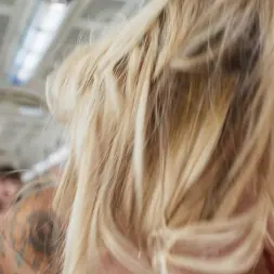 Kali Roses In 'Brazzers' Kali fährt mit der U-Bahn! (Ein 24)