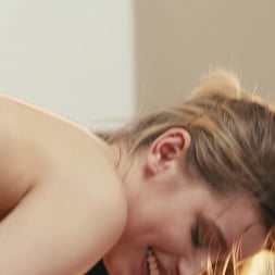 Freya Mayer in Yoga Queen (Photo 4) Freya Mayer in 'Brazzers' Yoga Queen (Thumbnail 4)