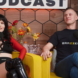 Yhivi In The Brazzers Podcast: Folge 18 (Foto 8) Yhivi In 'Brazzers' The Brazzers Podcast: Folge 18 (Ein 8)