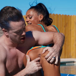 Ryan Reid In 'Brazzers' Whirlpools und Anschlüsse: Teil 1 (Ein 12)