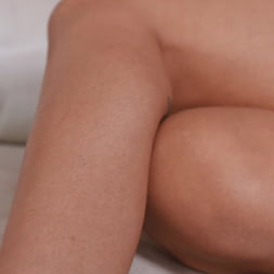 Roxie Sinner में 'Brazzers' उस मुर्गे के लिए प्रतिस्पर्धा (थंबनेल 1)