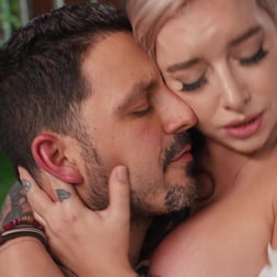 Cubbi Thompson 在 'Brazzers' Bossy Bar Wench Serves Pussy (縮略圖 24)